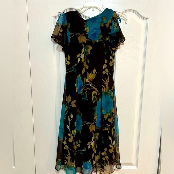 Scarlett Women V Neck ,Short Sleeve Dress size :6 Brown & Flower Print Color - Picture 3 of 9